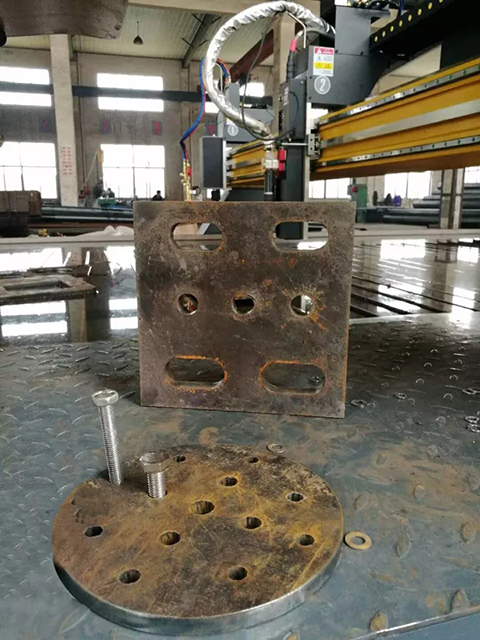 路灯生产厂家用MG冰球游戏数控等离子切割机现场切割的工件
